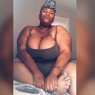 ☥🌻|Tarot Reader🔮|Empath🤍Intuitive Goddess🧘🏾‍♀️🦄QueerAF #FAT💦🍑 #BLACKQueen👑