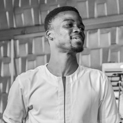 Creative Director/Entrepreneur follow on Instagram @phowcus #brandstrategist #blogger #graphicdesigner Founder @viableprints_ng