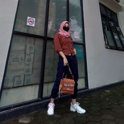 D1nnis_'s profile picture. emm