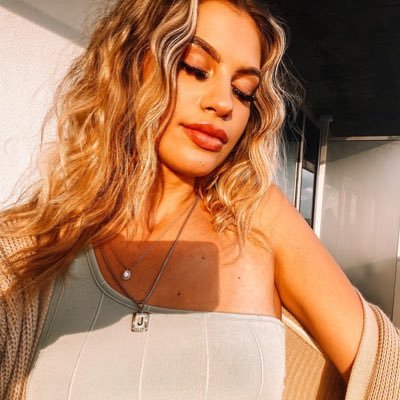 jennavivena's profile picture. somewhere between I want it and I got it.