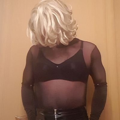 Horny transvestite looking for friends, couples, cuckolding, bukkake, dom masters filth, gang bang and party invites.... and more!