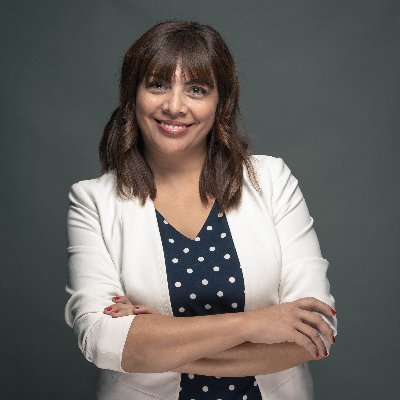 Fundadora de @revistDosPuntos 
Periodista / Aprendiz de feminista / Cantante de closet /
Host: Conversaciones en Dos Puntos
IG: silvina_brizuela