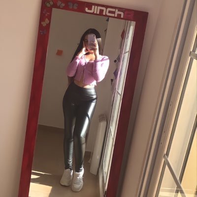 Muy al azar 🧞‍♀️ Sólo twitteo en el metro o borracha🤙🏻