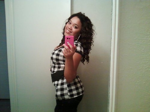 MsPrettiYella's profile picture. 