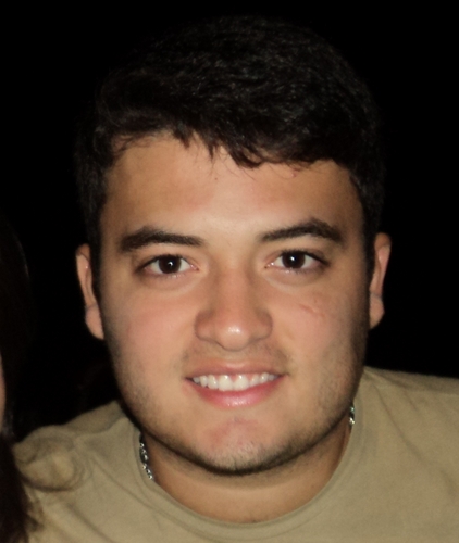 22 anos, estudo , trabalho. Vivo cada dia como se fosse o último. Sou alegre, sincero e procuro fazer feliz quem amo!