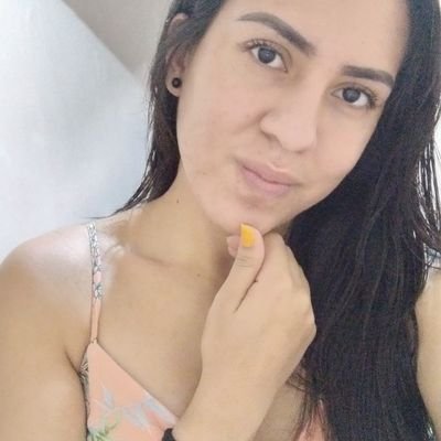 Chele_nin's profile picture. Que tenga rosas y claveles al entrar 
Donde se cojan con las manos las estrellas 
Donde se duerma con el ruido de la mar.-Lectora-GIGIL-Luftmensch.