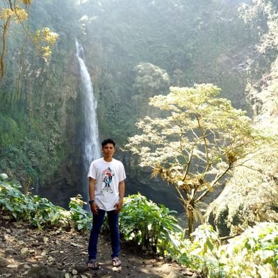 orang yg mengatakan kta tidak baik,percayalah merekalah yg lebih tidak baik.