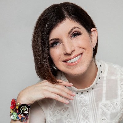 As a Success Coach, I help high-achieving millennials, promoted into senior positions, soar in their new roles with even more: 🔥Success ☺️ Peace of mind ✨Joy