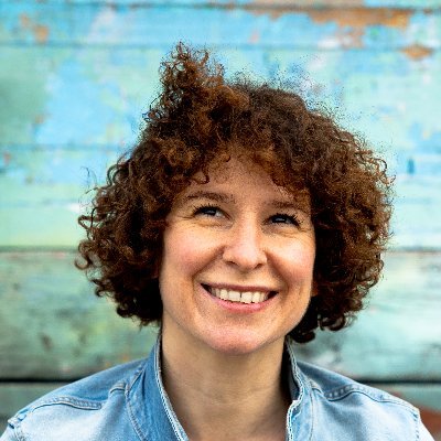 Baut digitale Plattformen und Produkte mit Passion, twittert eher selten. Aber kann ja noch werden.