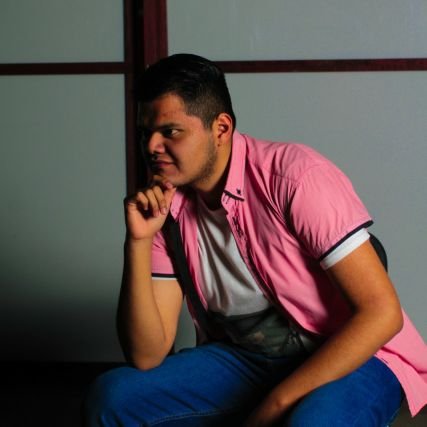 Escritor, periodista, fotógrafo, apasionado de innovar