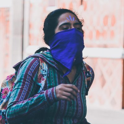 Poblana y lesbiana. Feminista y aspirante a activista. Filo-filósofa y pintora.