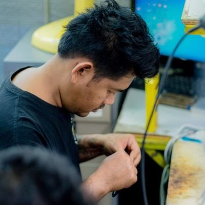 BBumbos's profile picture. ไม่ได้รักทอมเพราะ​หวังเอา​ อยู่ด้วยแล้วมีความสุข​ เรื่องเอาให้พร้องทั่งคู้ก่อน​ เคนะ พูดเหมือนหล่ออะไอ่สาดด