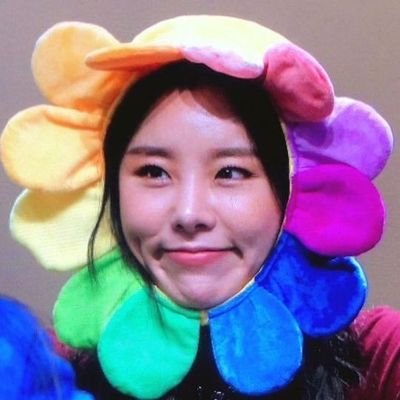 me da gracia la palabra palangana, quiero que Hwasa me patee la cara y me gusta la menta granizada