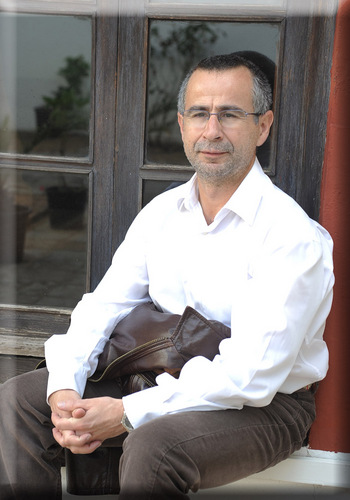 JAOE35's profile picture. He aquí un iluso, un pobre diablillo, convencido de que el sentido de la vida, con o sin conciencia, no es sino la vida misma. El secreto, estar entretenido.