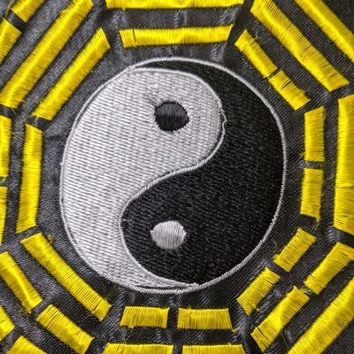 ぼろぼろな研究所でバンボロな動画を作ってます。
キョンシー好きがキョンシー好きと話をする、それってとても稀で素敵なことじゃないですか、だからそれを多くのキョンシー好きに実現できたら良いなと思ってます。