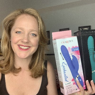 I'm Amber Park and I have the absolute best job in the world: reviewing sex toys from https://t.co/xcEbJ4s0to. They send me dildos, butt plugs, vibrators, lube and more.