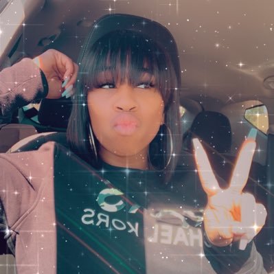 Welcome to #ClubBella! Degree-totin, bag-chasin’ stripper who occasionally makes the masses laugh 😆 TikTok: Bella_is_Bae347 IG: Isabella_Davenport347