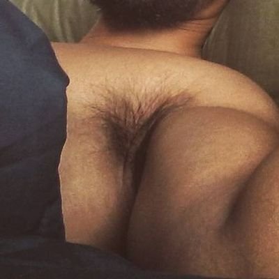 Love armpits, hairy legs & scruff 🐻 DM play 😈