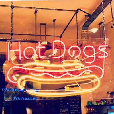 ✨GOURMET HOT DOGS✨ crispy bacon rolls 🥓 Chicken schnitzel baps, 🍔sausage rolls, cakes 🍰 RAW JUICE 🥤 Ice creams 🍨sundaes, teas, 🫖coffee, ☕️✨HOT CHOCOLATE ✨