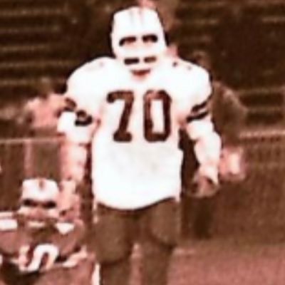 Chicago Guy. Joliet Catholic (1979-82) - Guard, Tackle #70. State Champs ‘82. Carpenters Union Local 13. Retiring in 2023. Happily married so no sex followers