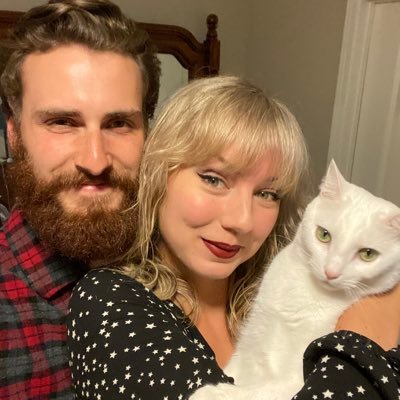 MichelleVatral's profile picture. got bees on my head they dont call me a bee head