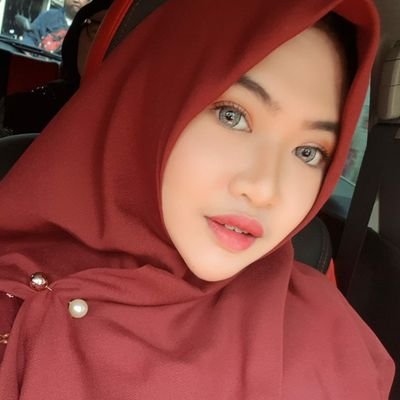 putriyandaaa's profile picture. Life is never flat, enjoy! 🍃