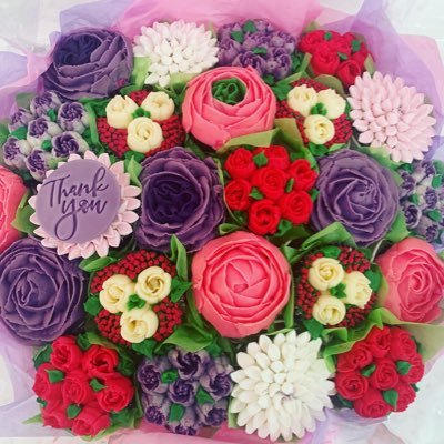 I am a Bearsden based business specialising in bespoke celebration cakes and cupcakes.