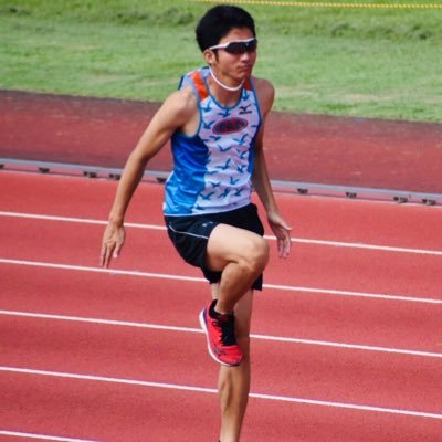 陸上100m指導 もやしスプリンター 自身に適したフォーム 日本人に適したフォームを 模索し続けた伊東浩司選手 いつでもシューズ スパイクの感覚を忘れないために 革靴の踵を落としていたという話もあるそう 自身に適したフォームを探すのに終わり