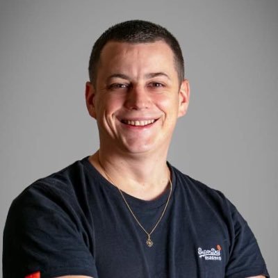 Infographiste & Webdesigner freelance. Prof d'infographie en IUT. Passionné de nouvelles technologies et de rugby. #TeamCO - contact@pier17.fr