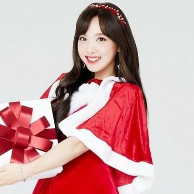 bot en español//nayeon best girl💖
si te sigo es para recordarte que twice y nayeon te aman🏵️