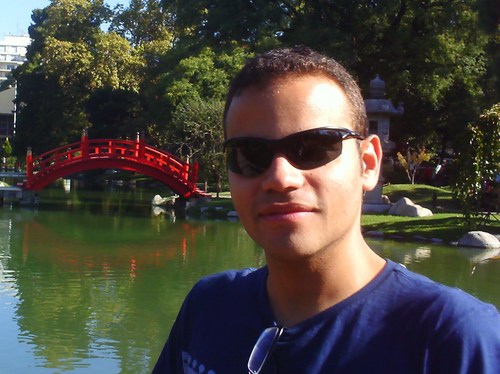 Sou escritor, contista, micro-contista, poeta e resenhista do blog Menina da Bahia. Moro em Salvador-BA.
