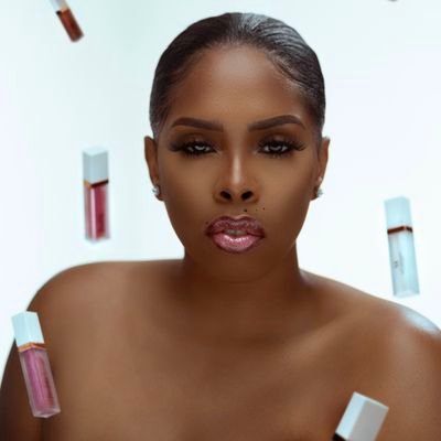 Pro makeup artist|| singer||performer|| entrepreneur ||
Owner of Glamour Art by Toya|| Avi Beauty||Glamlash 🇱🇨