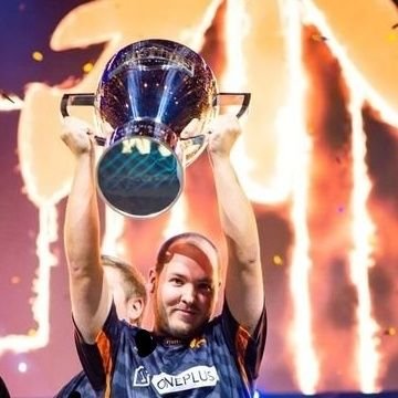 Decent at Counter-Strike.
3-time Major Champion, 4x Top 10 player in the world.
Business inquiries: robinronnquist@gmail.com