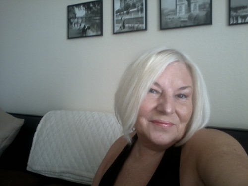 sunbird_613's profile picture. Fun lady, English...in Dallas, prefers France, but who wouldn't?. Interesting and interested in everything. Love food and wines of the world, travel, film.