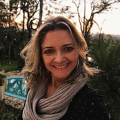Relações Públicas / Otganização de eventos e projetos.
Sou de riso fácil e coração leve.
@pravoce102.9