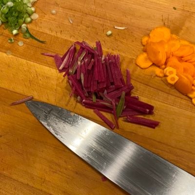 iworkimomicook's profile picture. In the weeds all day, every day.