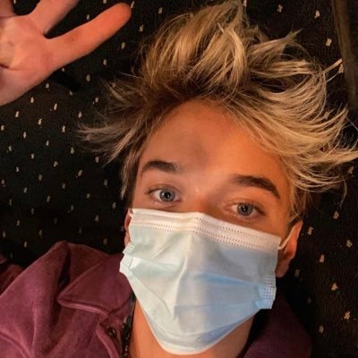 seavey_james94's profile picture. there’s a light when you walk in the room there’s excitement flowing on you @whydontwemusic