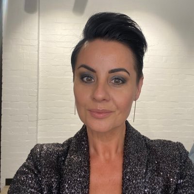 PERSONAL FASHION STYLIST, CREATIVE DIRECTOR & FOUNDER Providing Styling Solutions in Melbourne & Sydney
