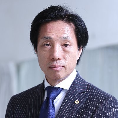 t_hanamura's profile picture. Ph.D.(Laws).特定社会保険労務士。労働局あっせん委員、民事調停委員等を歴任。個別労働紛争を紛争解決学の領域から研究し、大阪大学（Osaka Univ.）から博士号（法学）を取得。研究で得た紛争を仲介する者の知見を基に、組織を担う人材へリーダーシップを指導する等、企業の経営リスクを回避する対策を講じている。