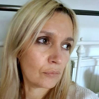 juliehollywatt's profile picture. 