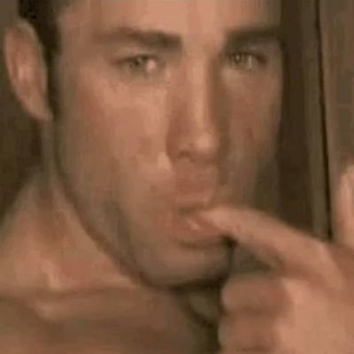 totdolbaeb's profile picture. покормите меня