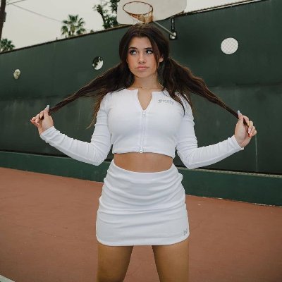 lacxnia's profile picture. she/her