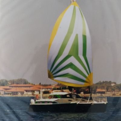 Claude81952460's profile picture. Navigue toujours entre deux eaux