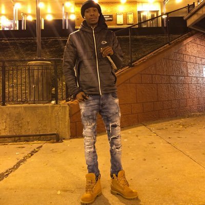 _oweez's profile picture. 👻:Oweez24 📸:_oweez 🏈 #GiantsNation 🏀 #LakerNation #FuckToughBeCool