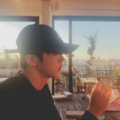 Kim_nita04's profile picture. kim seokjin 💜