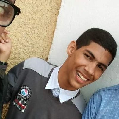 أموت وأرجع وكل ما أقول وإيه يمنع
أخاف أسمع كلمة خلاص مابقاش ينفع 💔