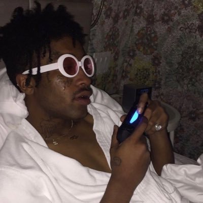 ab_mcfly99's profile picture. a faceless bad influence