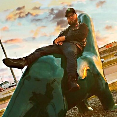 I have enough friends. I like to play pool🎱 motorcycle enthusiast. rock and rap music