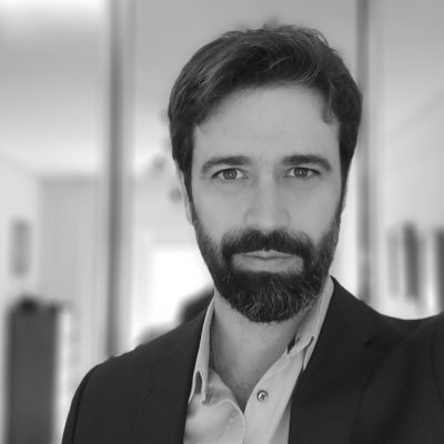 Bahiense, pucelano por elección. Desarrollo procesos farmacéuticos. Escribo artículos y entrevistas en Zenda, Tribuna y Nvo Ático. A veces cae algún cuento.