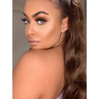 Freelance Model📸 Singer 🎙 effyrosetay@hotmail.co.uk💻 Insta : xeffy_rosex 🖤